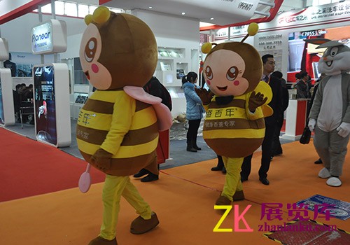 此次展会冠名商的&ldquo;卡通走秀&rdquo;