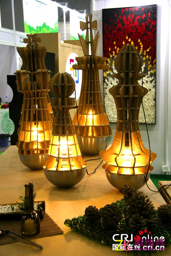 用废料做成的环保灯具