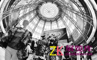 4月18日，第十七届海峡两岸纺织服装博览会在福建石狮开幕，超过500家企业参展，43家台湾企业携数百种新型功能性面料亮相，展览持续到本月21日。