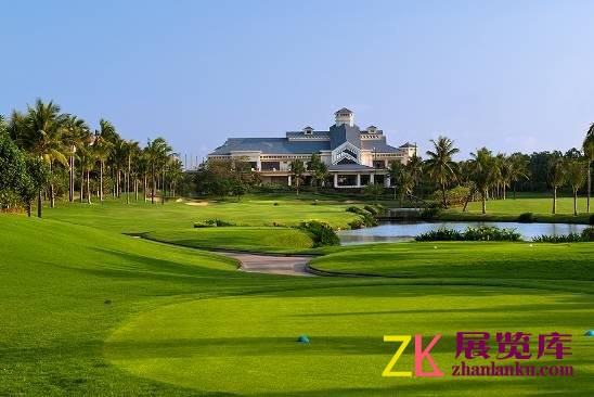 雅居乐清水湾延伸至海的果岭绿茵