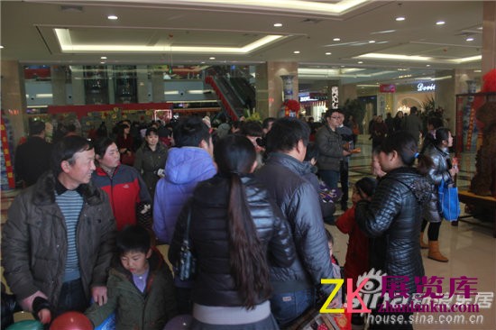 鑫丰国际家居广场内部人气爆满