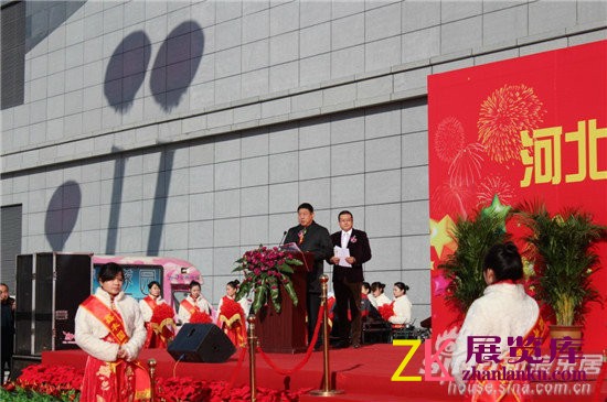 鑫丰集团董事长上台讲话