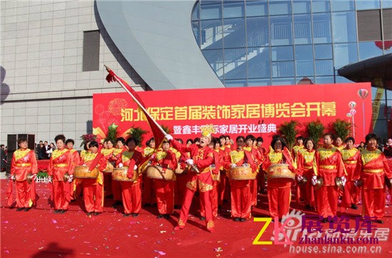 歌手演唱&ldquo;超越梦想&rdquo;