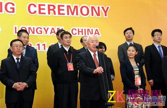 原中国机械工业部副部长、中国机械工业联合会高级顾问孙祖梅宣布开馆