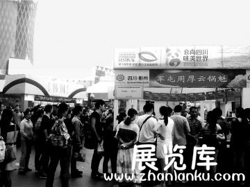 截至10月6日下午4时，美食节主会场入园客流累计已超过62万人次，商家销售累计收入超过2900万元。 资料图