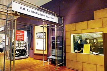 美历史博物馆举办华人展 回溯华人在美复杂历史