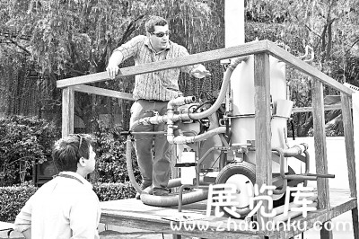 第二届“创新厕所展会”在新德里举行