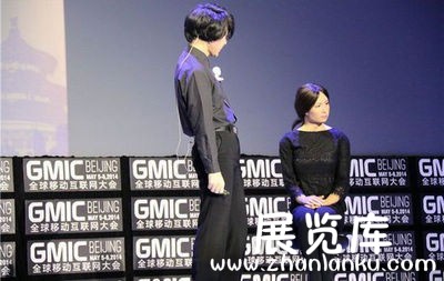 全球移动互联网大会现美女机器人